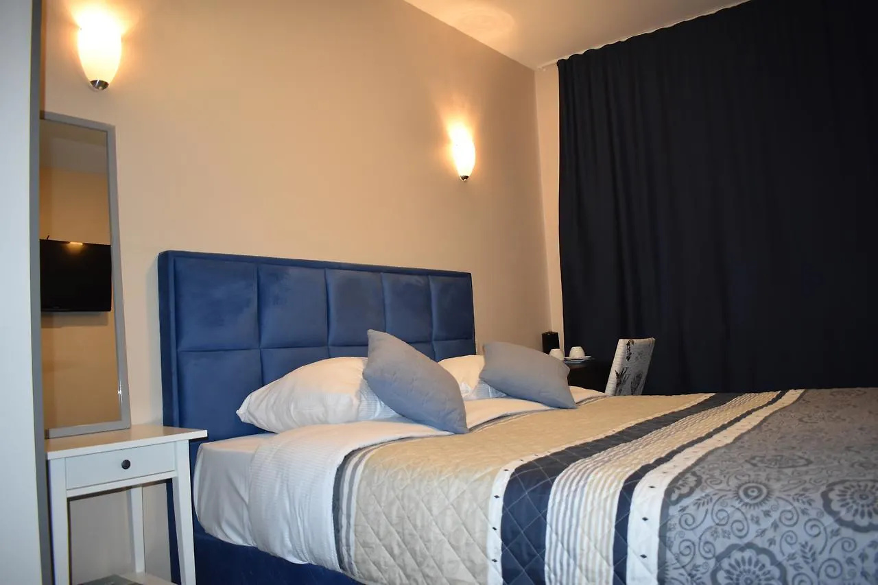 Hotel Meribel Saint-Josse-ten-Noode بروكسل