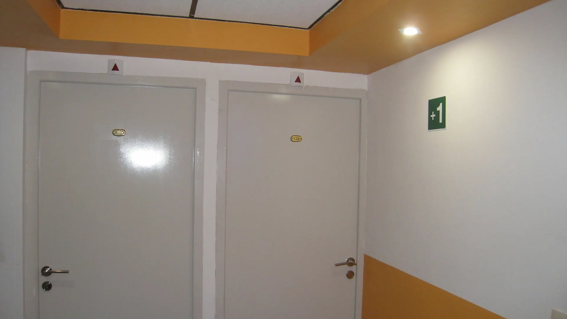 Hotel Meribel Saint-Josse-ten-Noode بروكسل