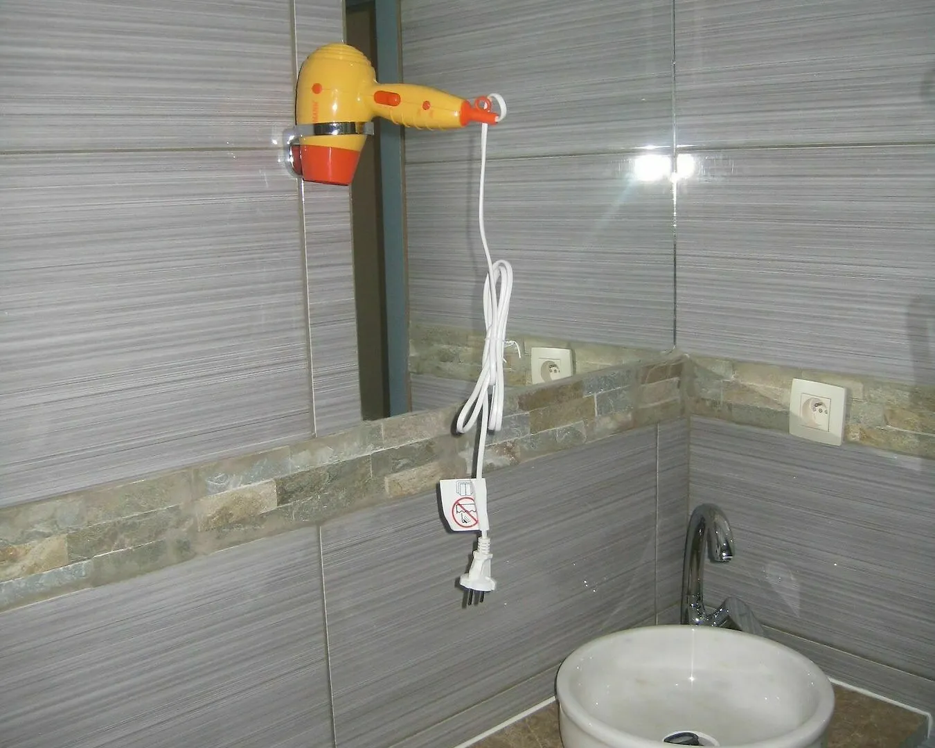 Hotel Meribel Saint-Josse-ten-Noode 3*, بروكسل