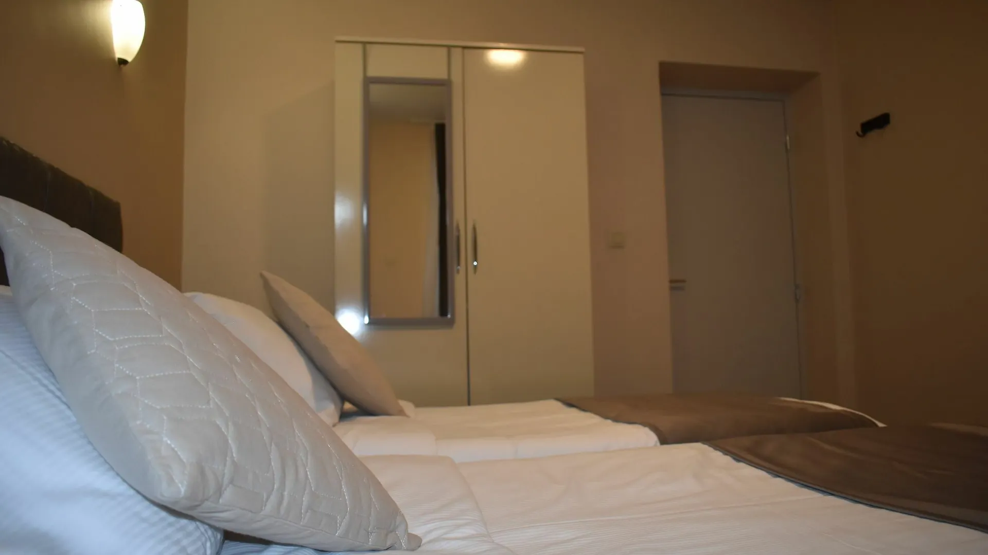 Hotel Meribel Saint-Josse-ten-Noode 3*, بروكسل بلجيكا